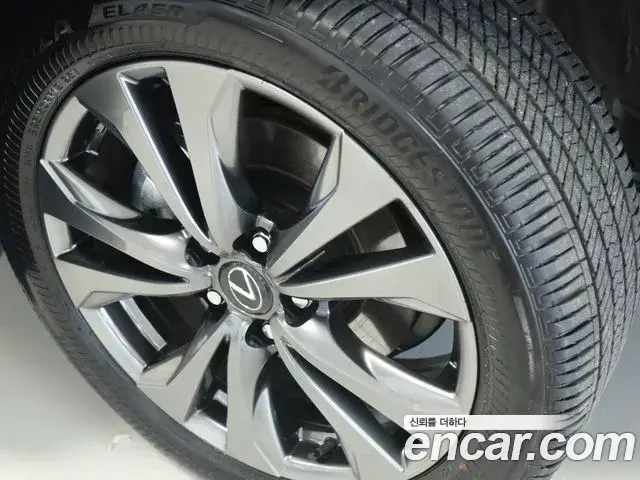 Lexus UX300h 2025 — Şəkil 9/16