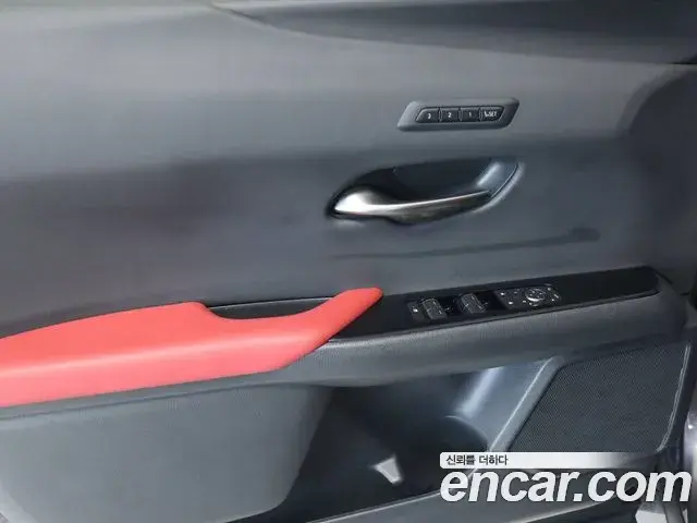 Lexus UX300h 2025 — Şəkil 10/16