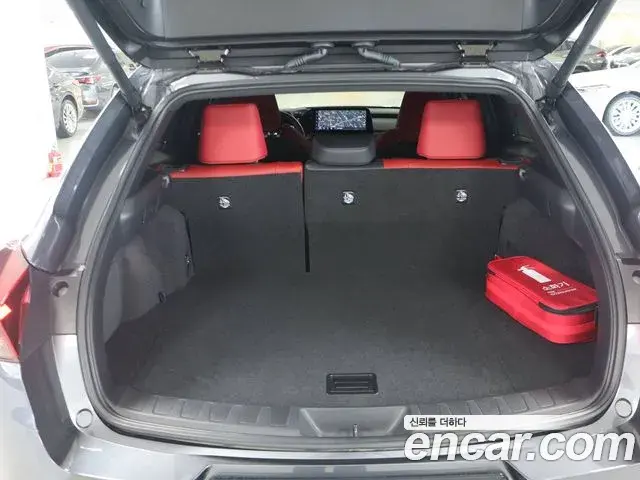 Lexus UX300h 2025 — Şəkil 2/16