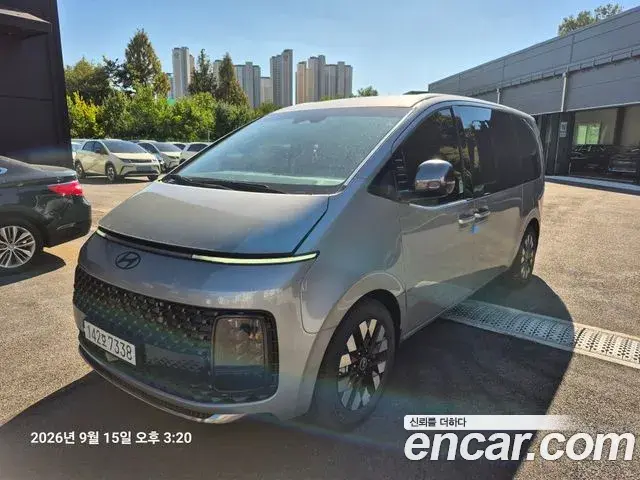 Hyundai Staria 2025 — Photo 8/19