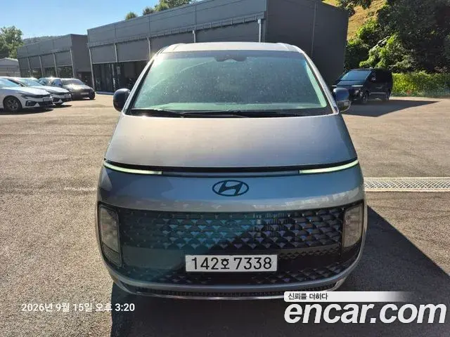 Hyundai Staria 2025 — Photo 2/19
