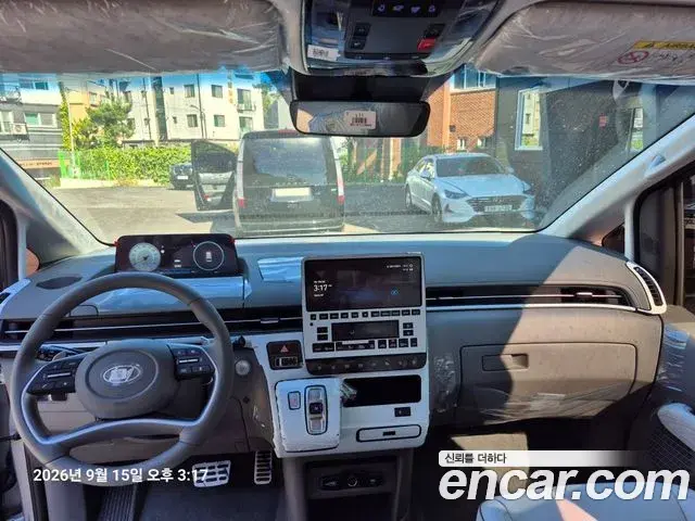 Hyundai Staria 2025 — Photo 9/19