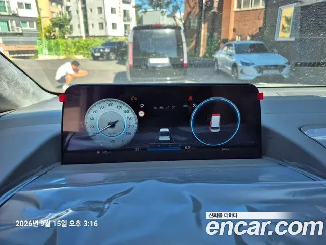 Hyundai Staria 2025 — Photo 5/19