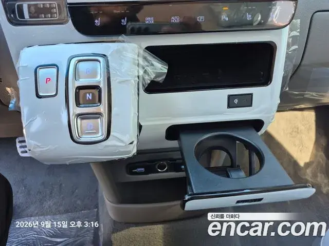 Hyundai Staria 2025 — Photo 6/19