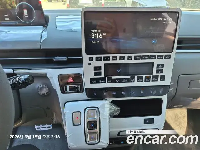 Hyundai Staria 2025 — Photo 12/19