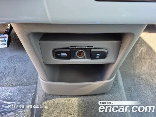 Hyundai Staria 2025 — Photo 13/19