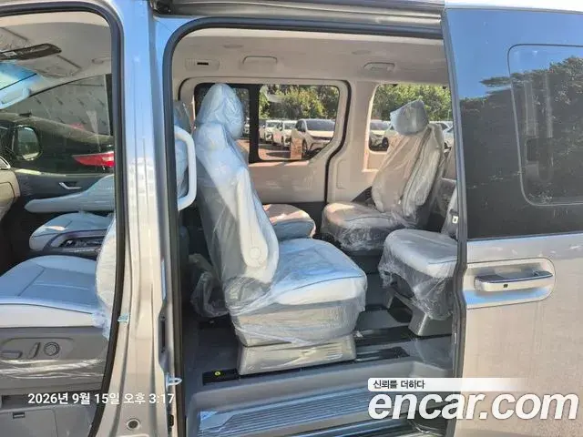 Hyundai Staria 2025 — Photo 17/19