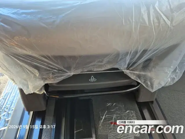 Hyundai Staria 2025 — Photo 18/19