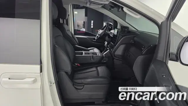 Hyundai Staria 2024 — Фото 11/20