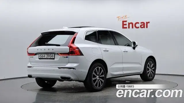 Volvo XC60 2018 — Фото 2/20