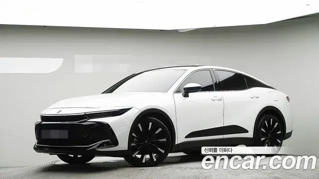 Toyota Crown Crossover 2023 — Photo 2/20