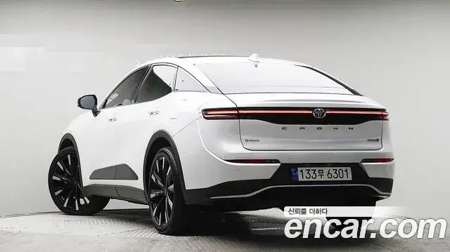 Toyota Crown Crossover 2023 — Photo 3/20