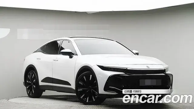 Toyota Crown Crossover 2023 — Photo 8/20