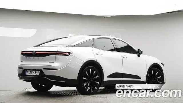 Toyota Crown Crossover 2023 — Photo 18/20