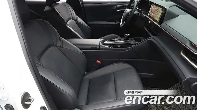 Toyota Crown Crossover 2023 — Photo 15/20