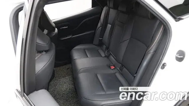 Toyota Crown Crossover 2023 — Photo 16/20