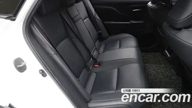 Toyota Crown Crossover 2023 — Photo 12/20