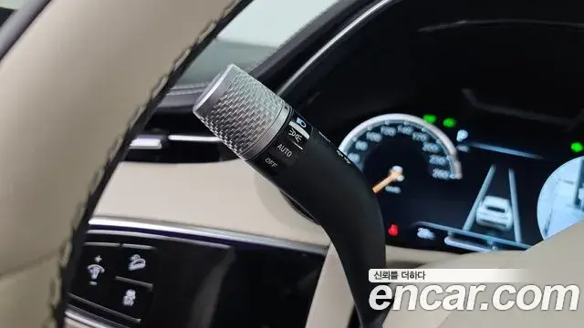 Genesis GV70 2023 — Photo 9/34