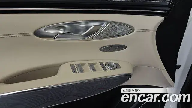 Genesis GV70 2023 — Photo 8/34