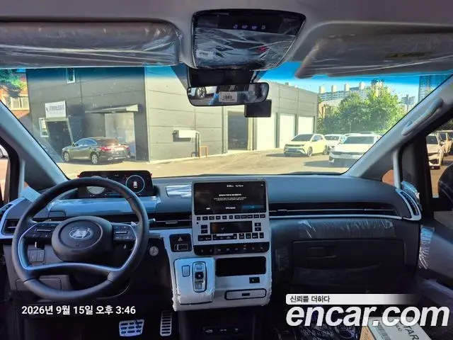Hyundai Staria 2025 — Photo 6/20