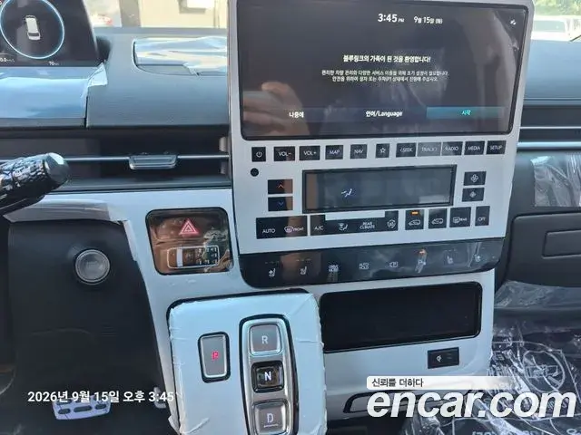 Hyundai Staria 2025 — Photo 8/20