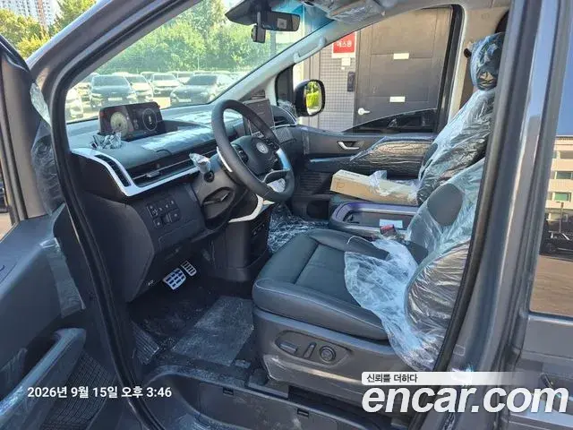 Hyundai Staria 2025 — Photo 9/20