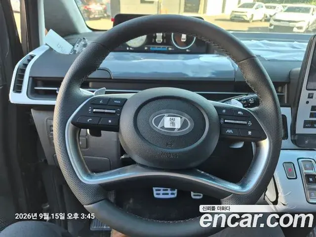 Hyundai Staria 2025 — Photo 10/20