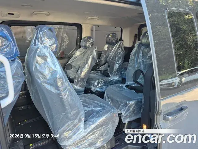 Hyundai Staria 2025 — Photo 16/20