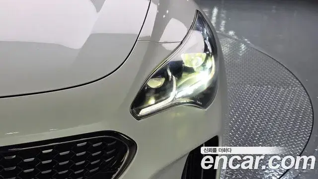 Kia Stinger 2020 — Şəkil 24/41