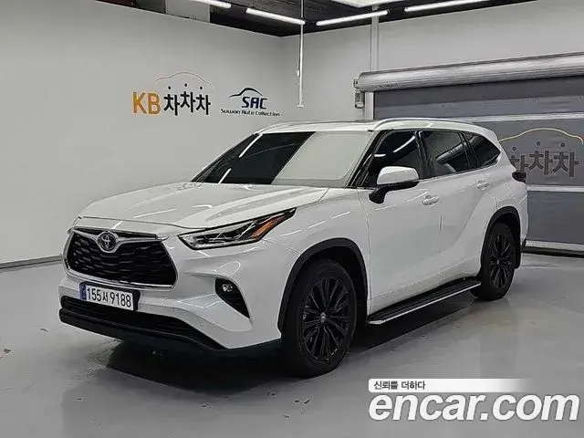 Toyota Highlander 2023 — Photo 1/19