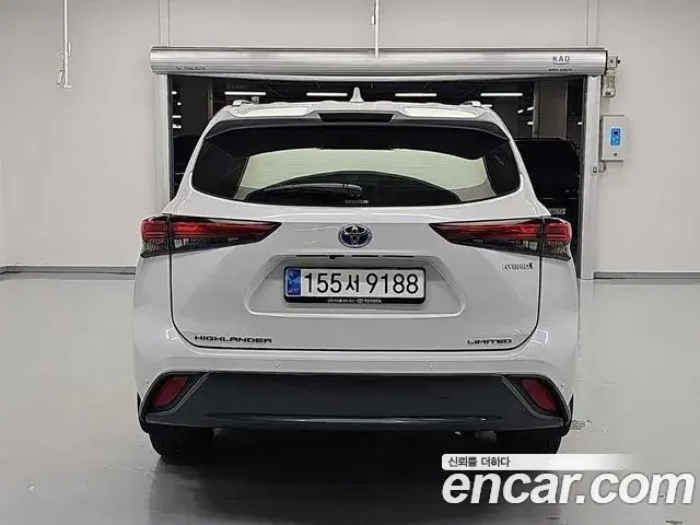 Toyota Highlander 2023 — Photo 17/19