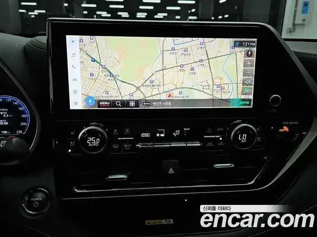 Toyota Highlander 2023 — Photo 16/19