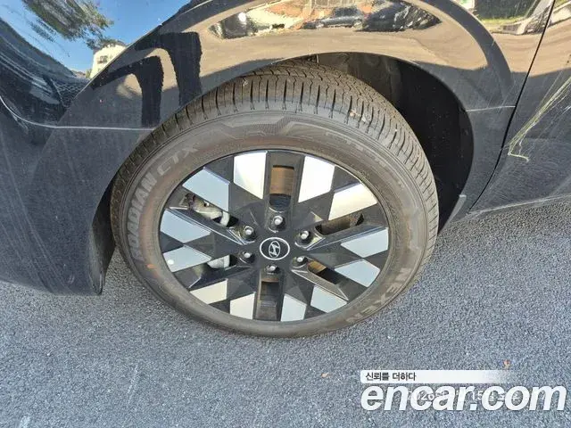 Hyundai Staria 2025 — Photo 4/20