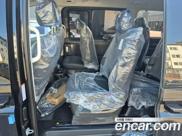 Hyundai Staria 2025 — Photo 19/20