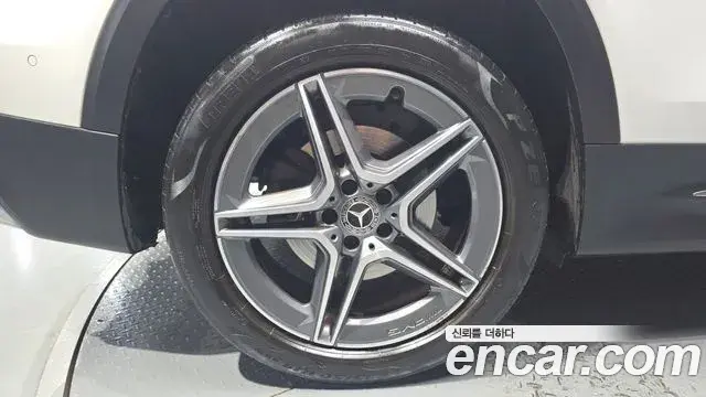 Mercedes-Benz GLB-Class 2020 — Фото 5/20
