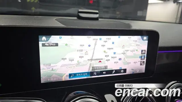 Mercedes-Benz GLB-Class 2020 — Фото 15/20