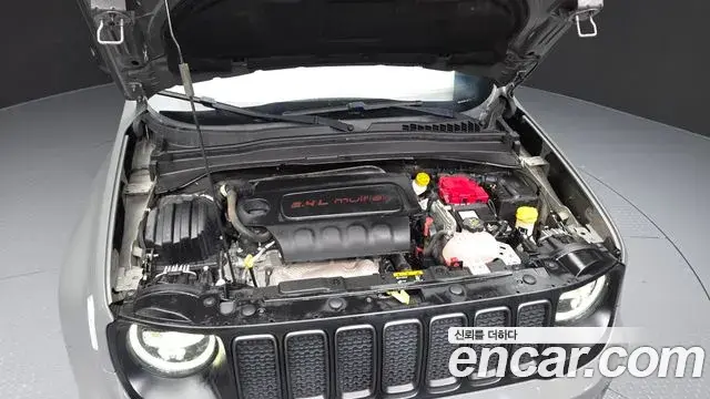 Jeep Renegade 2021 — Фото 6/20