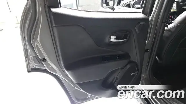 Jeep Renegade 2021 — Şəkil 1/32