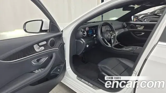 Mercedes-Benz E-Class 2023 — Фото 10/20