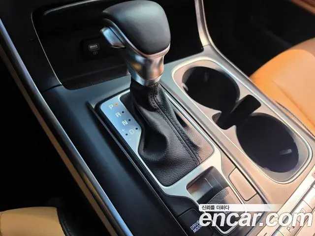 Kia Carnival 2023 — Photo 8/20