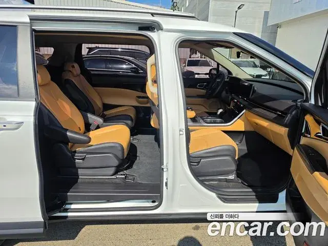 Kia Carnival 2023 — Photo 12/20