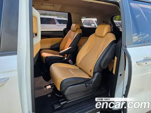 Kia Carnival 2023 — Photo 13/20