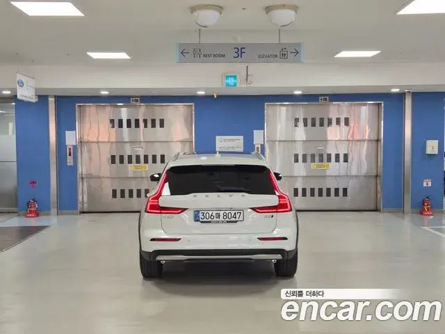Volvo V60 Cross Country 2026 — Şəkil 18/20