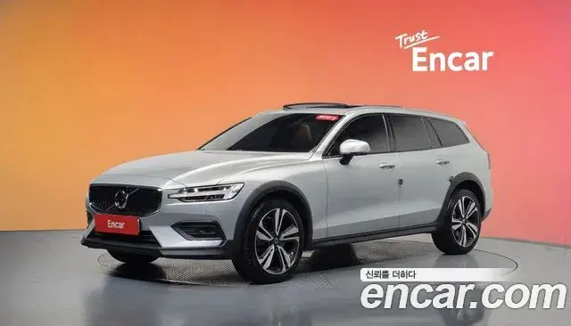 Volvo V60 Cross Country 2021 — Фото 1/20