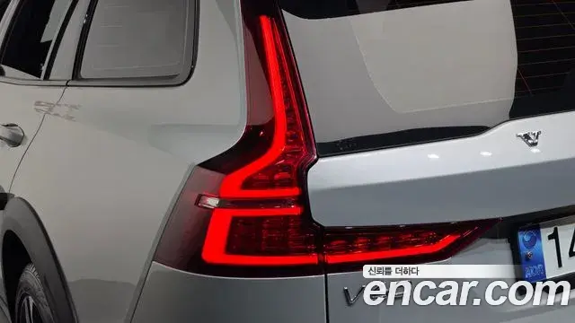 Volvo V60 Cross Country 2021 — ფოტო 37/42