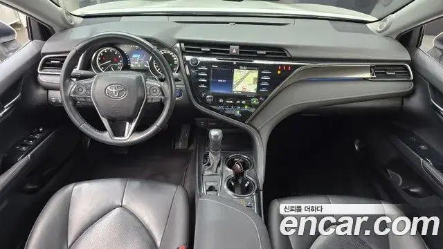 Toyota Camry 2020 — Фото 7/20
