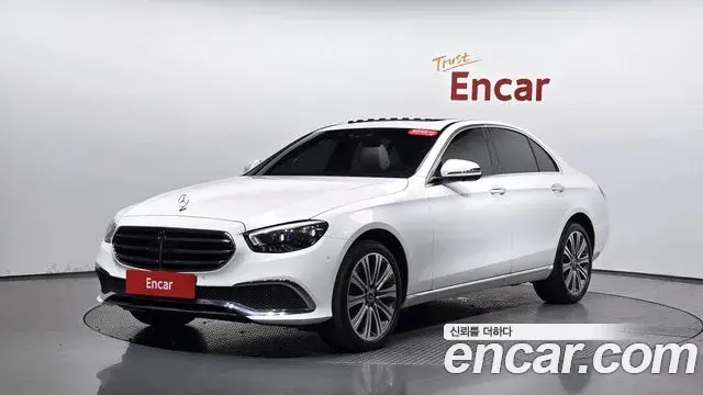 Mercedes-Benz E-Class 2023 — Photo 11/20
