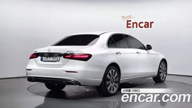 Mercedes-Benz E-Class 2023 — Photo 2/20