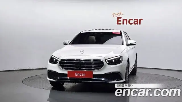 Mercedes-Benz E-Class 2023 — Photo 3/20