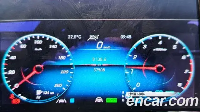 Mercedes-Benz E-Class 2023 — Photo 8/20